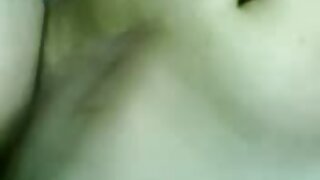نيكول بيرل ذات الشعر الطويل تقدم عرضًا مثيرًا لكاميرا الويب الخاصة بها عندما أمسك بها راؤول كوستا. بيتي نيكول في حالة إحماء سكس جميلات العالم مترجم بالفعل ، لكن ما الضرر الذي يدعو راؤول للعب معها؟ راؤول سرعان ما يخلع الجينز المثير والضيق من نيكول الصغيرة.